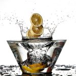 10 BENEFICIOS DE BEBER AGUA CON LIMÓN